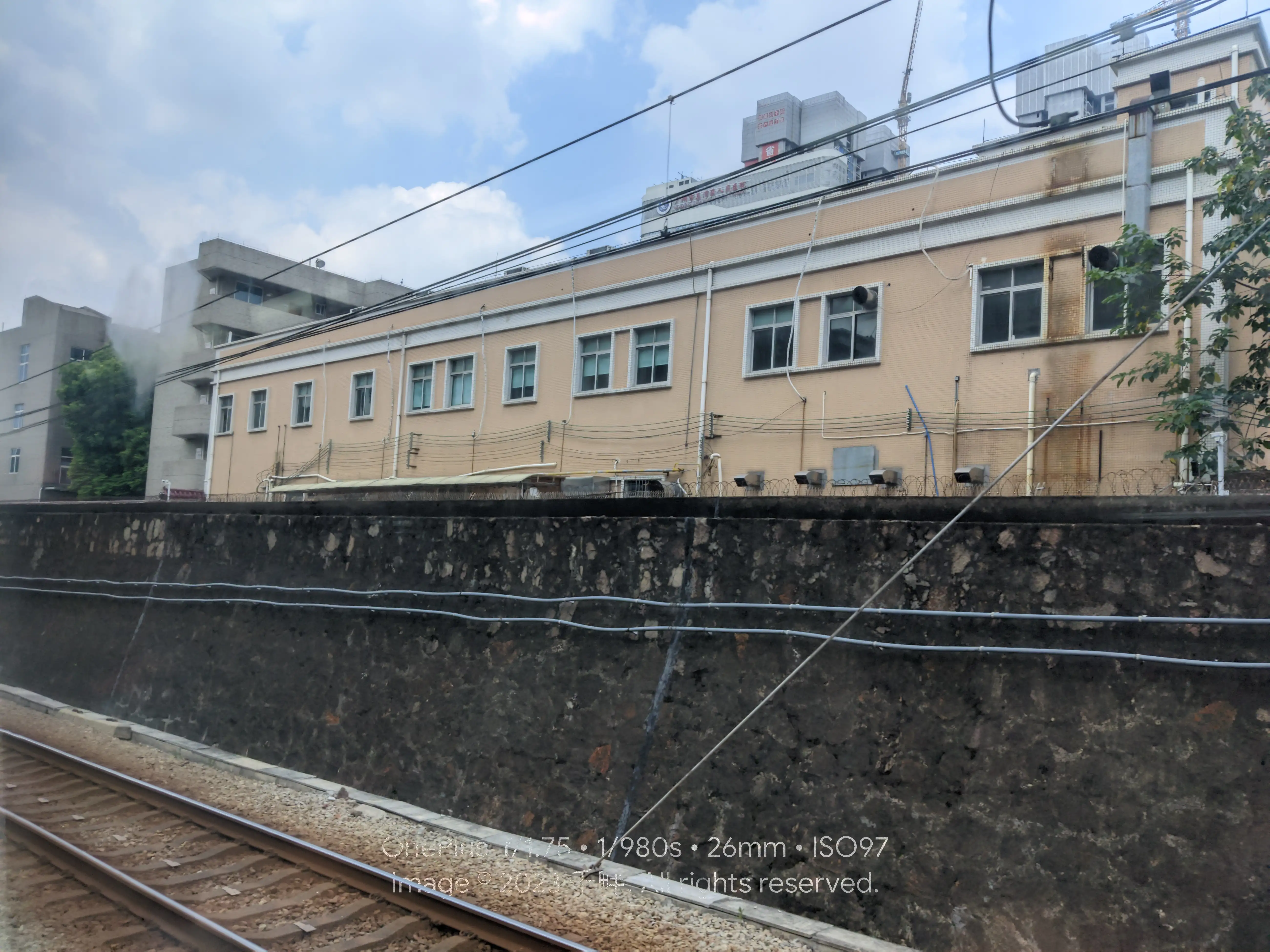 去往坑口站时，列车从地下到地面时的风景